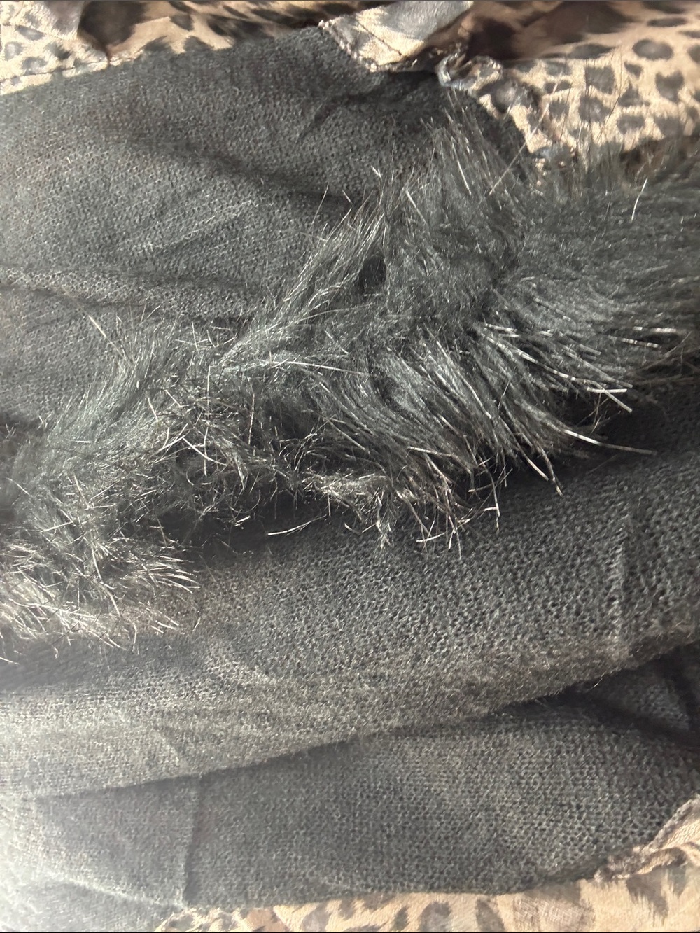 Women’s Black Faux-Fur Trim scarf- unisex
